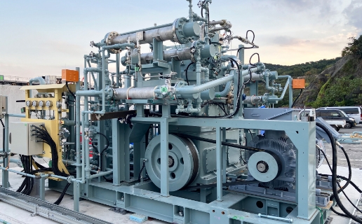 高圧水素圧縮機